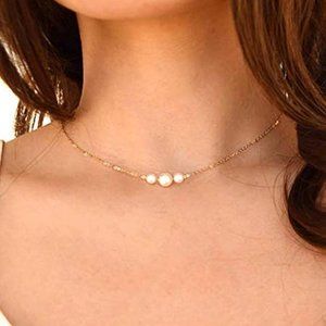 Dainty Tri Faux Pearl Necklace